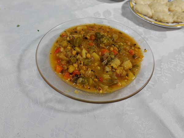 סאמבר בצלחת, ולידה צלחת עם אידלי