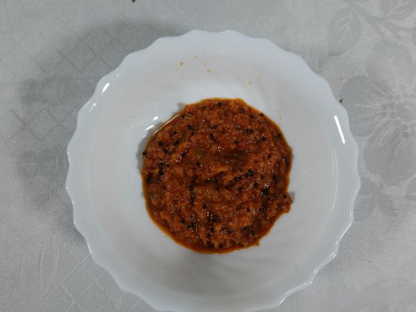 צ'רמנדי בצלחת לבנה, מלמעלה