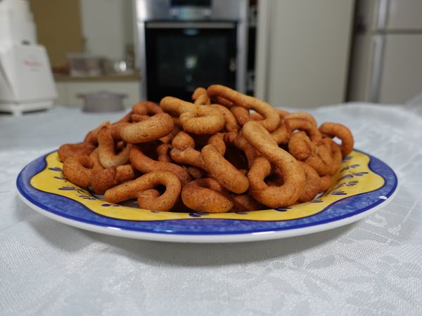 ערימת שמונות מטוגנות בצלחת